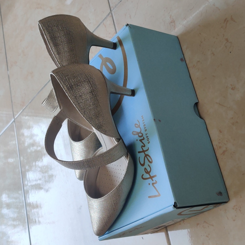 Lifestride Women's Suki Pump in Light
